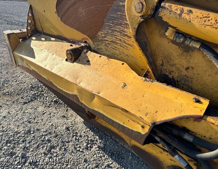 image for item DL4353 2004 John Deere 1812C scraper