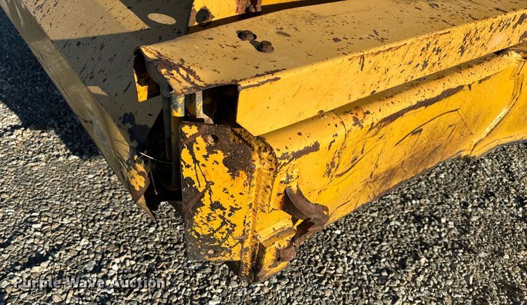 image for item DL4353 2004 John Deere 1812C scraper