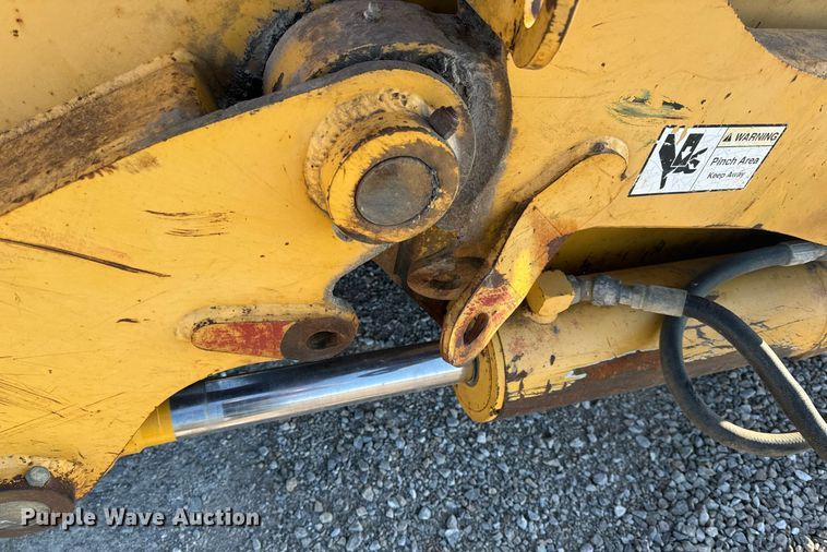 image for item DL4353 2004 John Deere 1812C scraper