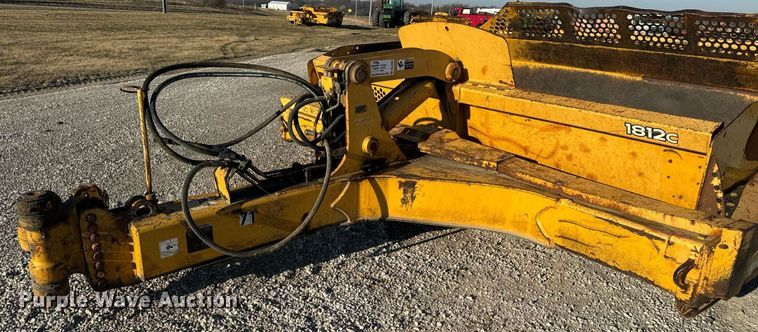 image for item DL4353 2004 John Deere 1812C scraper