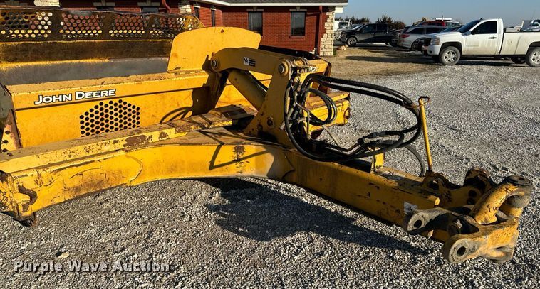 image for item DL4353 2004 John Deere 1812C scraper