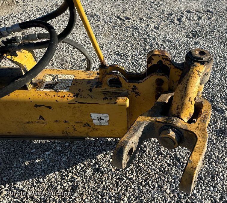 image for item DL4353 2004 John Deere 1812C scraper