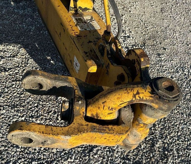 image for item DL4353 2004 John Deere 1812C scraper