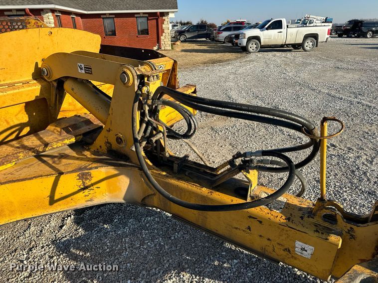 image for item DL4353 2004 John Deere 1812C scraper