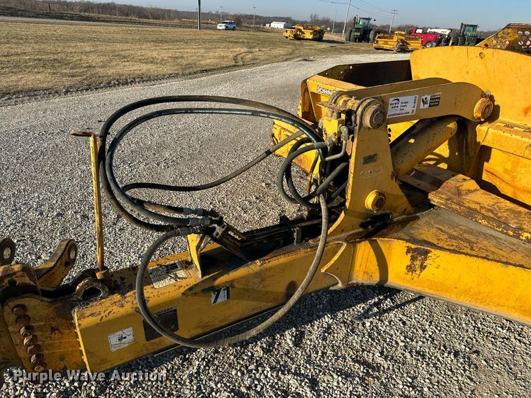 image for item DL4353 2004 John Deere 1812C scraper