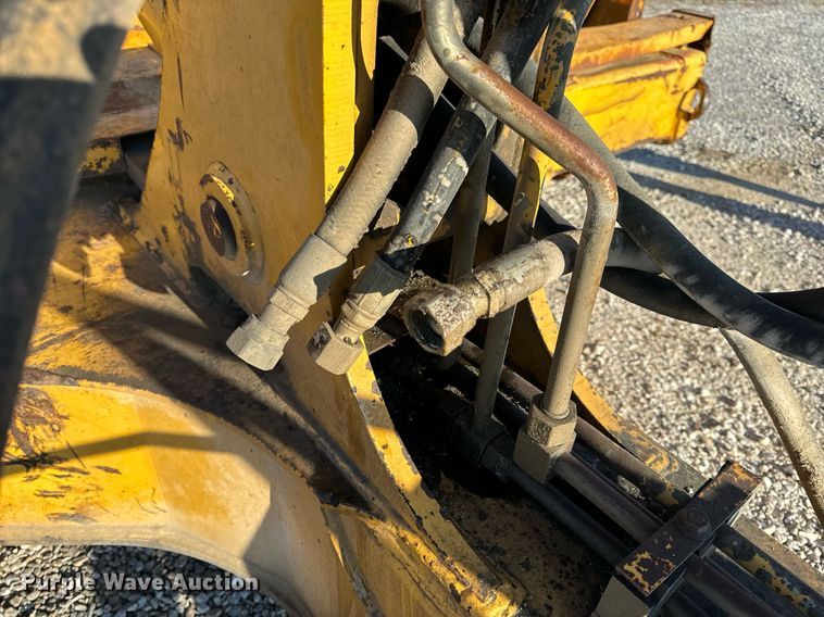 image for item DL4353 2004 John Deere 1812C scraper