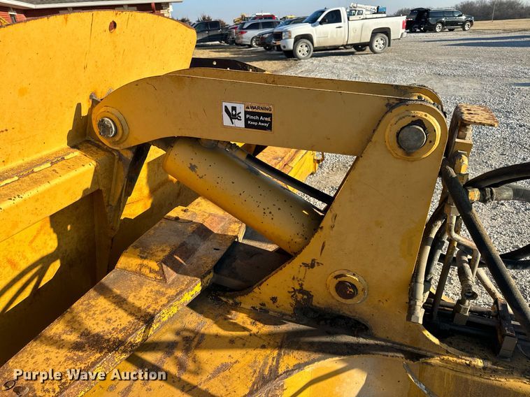 image for item DL4353 2004 John Deere 1812C scraper