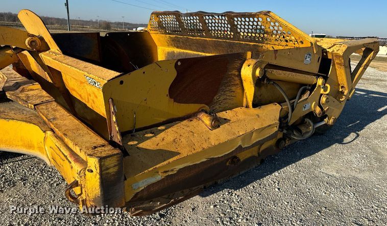image for item DL4353 2004 John Deere 1812C scraper