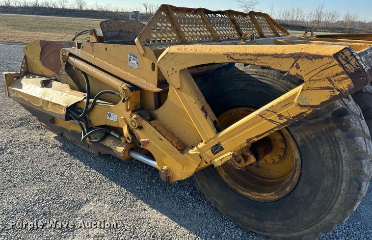 image for item DL4353 2004 John Deere 1812C scraper