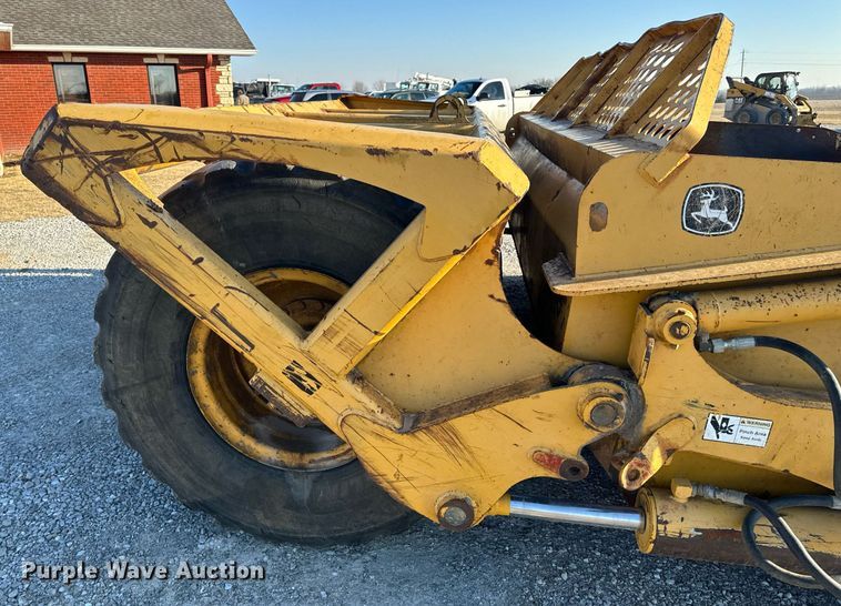 image for item DL4353 2004 John Deere 1812C scraper