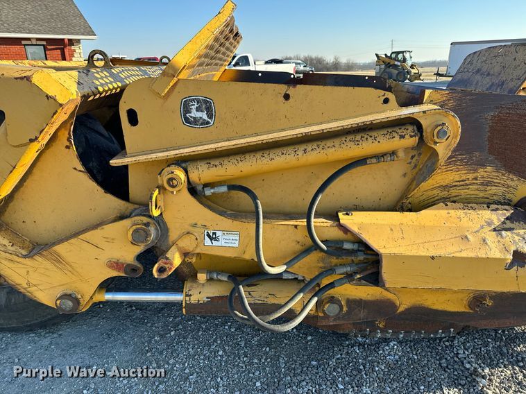 image for item DL4353 2004 John Deere 1812C scraper