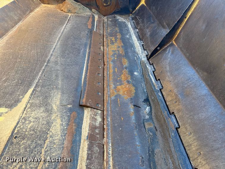 image for item DL4353 2004 John Deere 1812C scraper