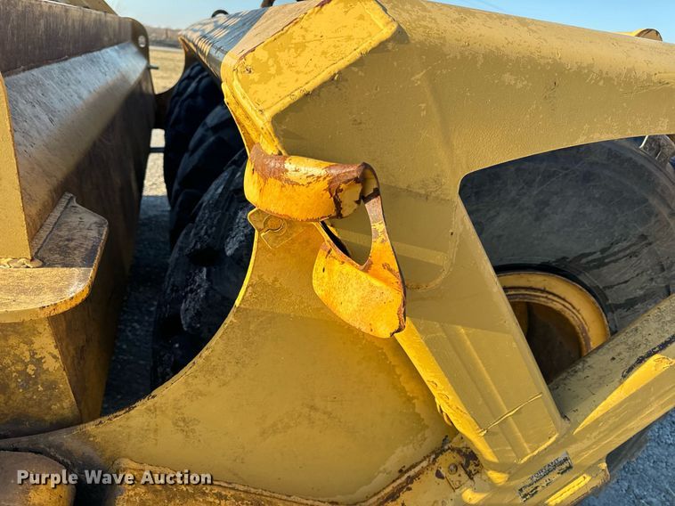 image for item DL4354 2004 John Deere 1812C scraper