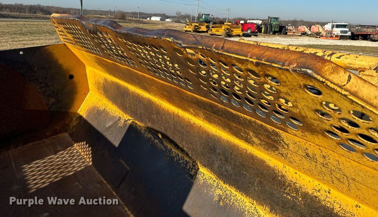 image for item DL4354 2004 John Deere 1812C scraper