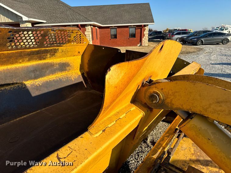 image for item DL4354 2004 John Deere 1812C scraper