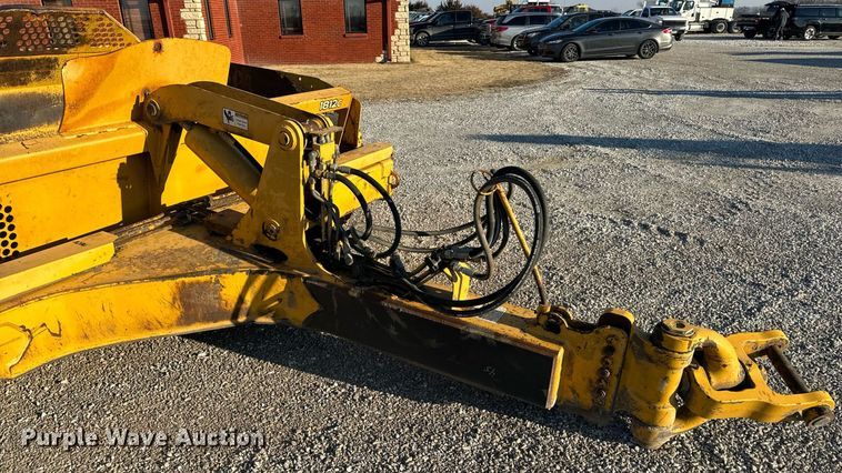 image for item DL4354 2004 John Deere 1812C scraper