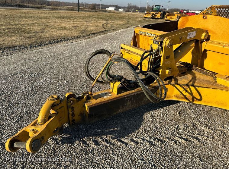 image for item DL4354 2004 John Deere 1812C scraper