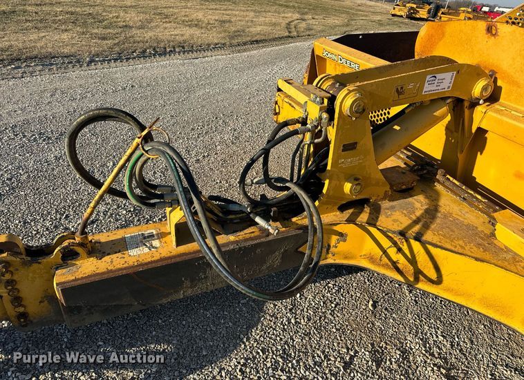 image for item DL4354 2004 John Deere 1812C scraper