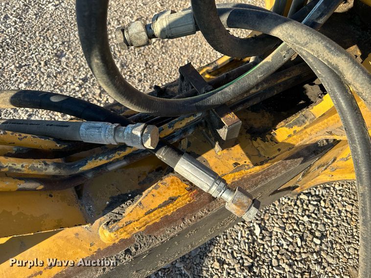 image for item DL4354 2004 John Deere 1812C scraper