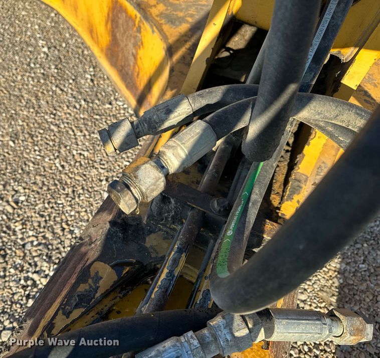 image for item DL4354 2004 John Deere 1812C scraper