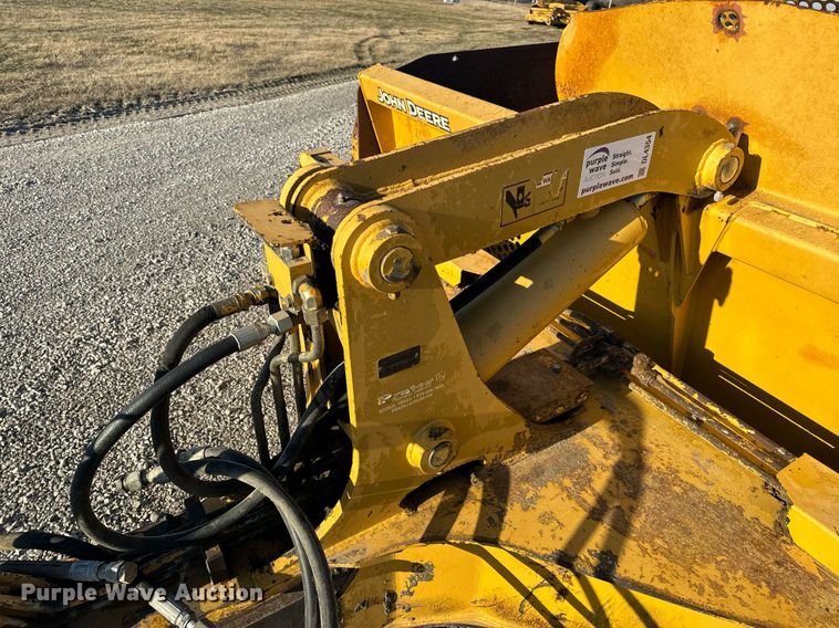 image for item DL4354 2004 John Deere 1812C scraper
