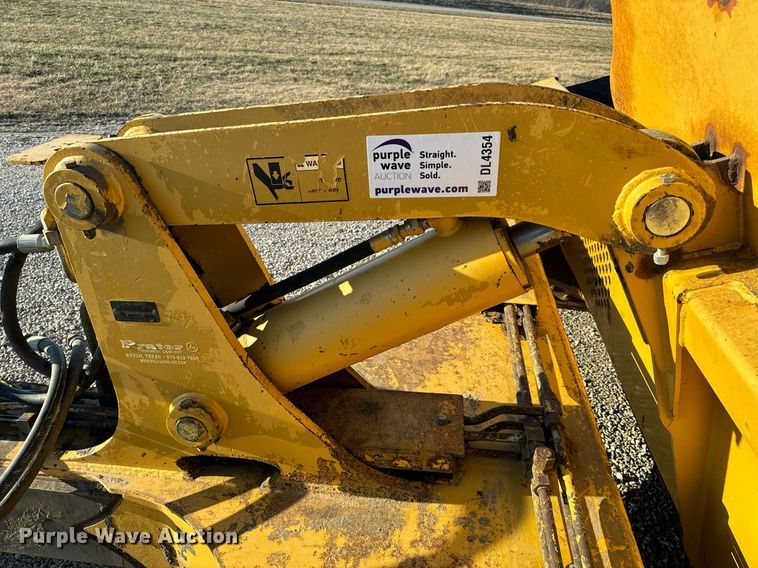 image for item DL4354 2004 John Deere 1812C scraper