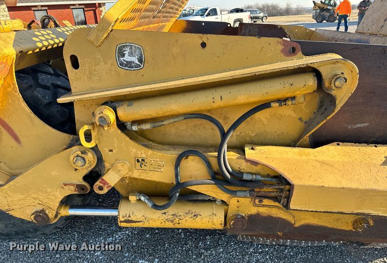 image for item DL4354 2004 John Deere 1812C scraper