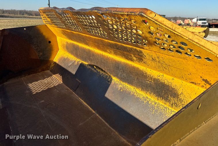 image for item DL4354 2004 John Deere 1812C scraper