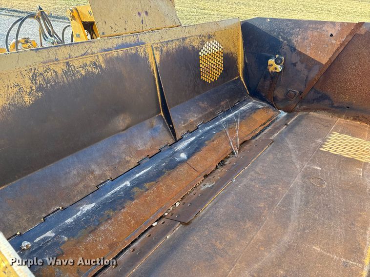 image for item DL4354 2004 John Deere 1812C scraper