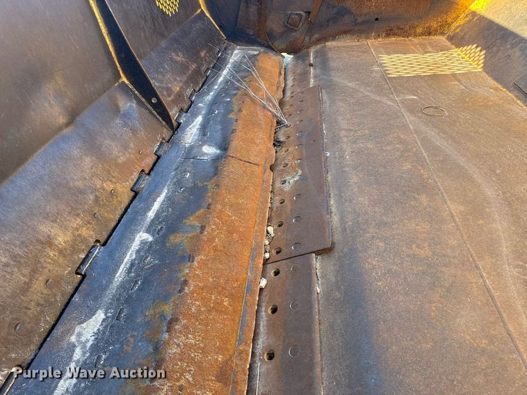 image for item DL4354 2004 John Deere 1812C scraper