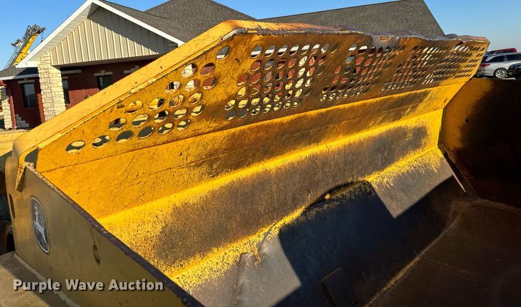 image for item DL4354 2004 John Deere 1812C scraper