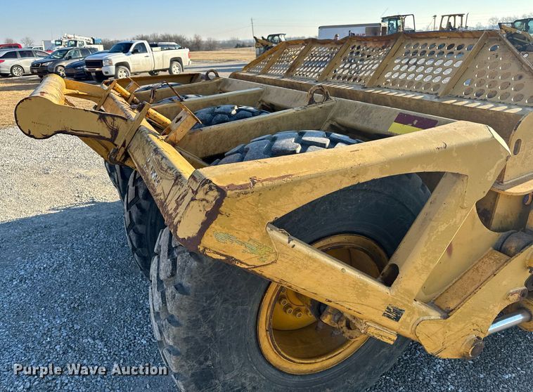 image for item DL4354 2004 John Deere 1812C scraper