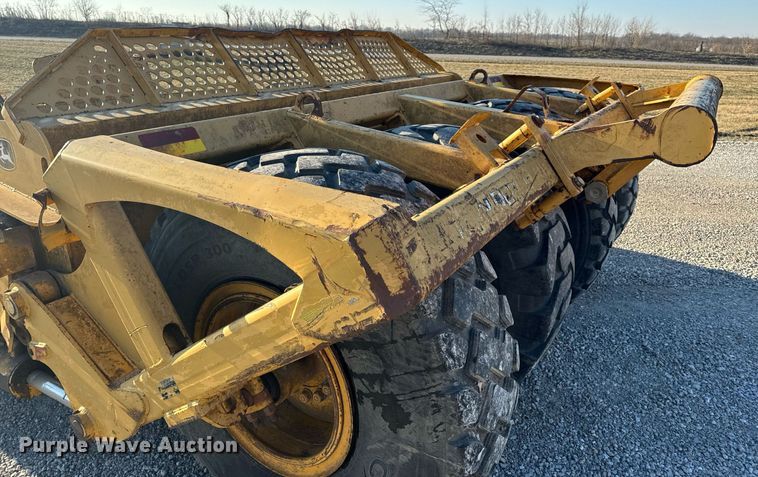 image for item DL4354 2004 John Deere 1812C scraper