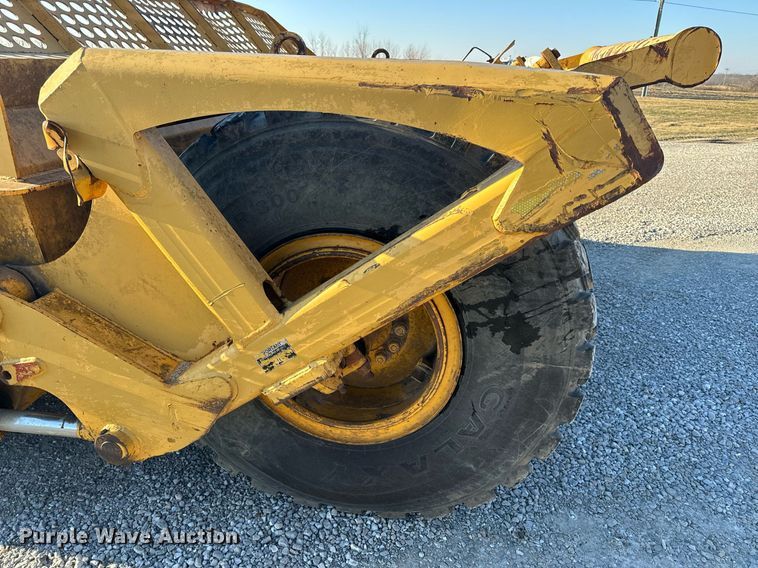 image for item DL4354 2004 John Deere 1812C scraper