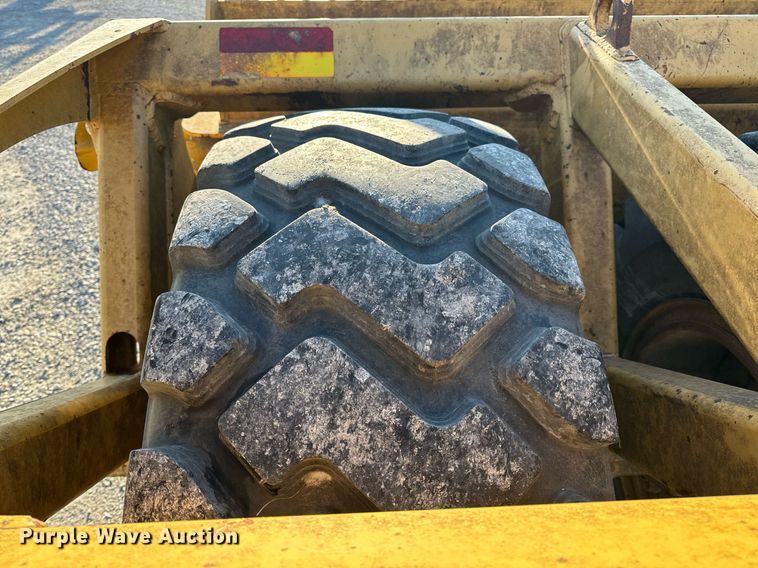 image for item DL4354 2004 John Deere 1812C scraper