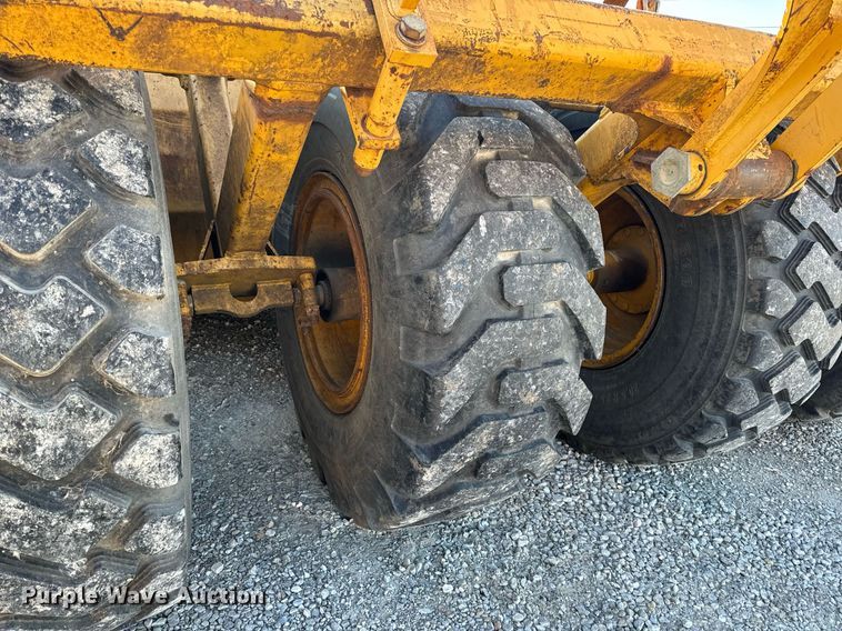 image for item DL4354 2004 John Deere 1812C scraper