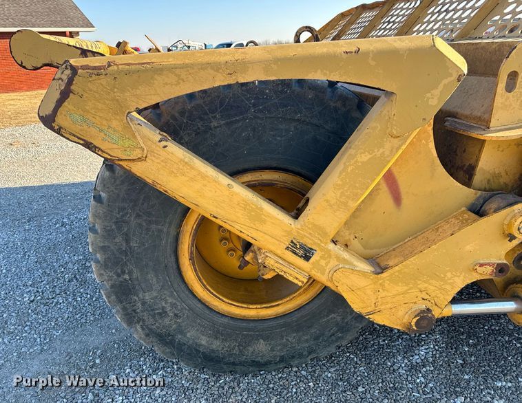 image for item DL4354 2004 John Deere 1812C scraper