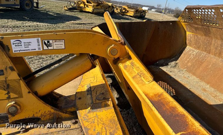 image for item DL4355 2006 John Deere 1814C scraper