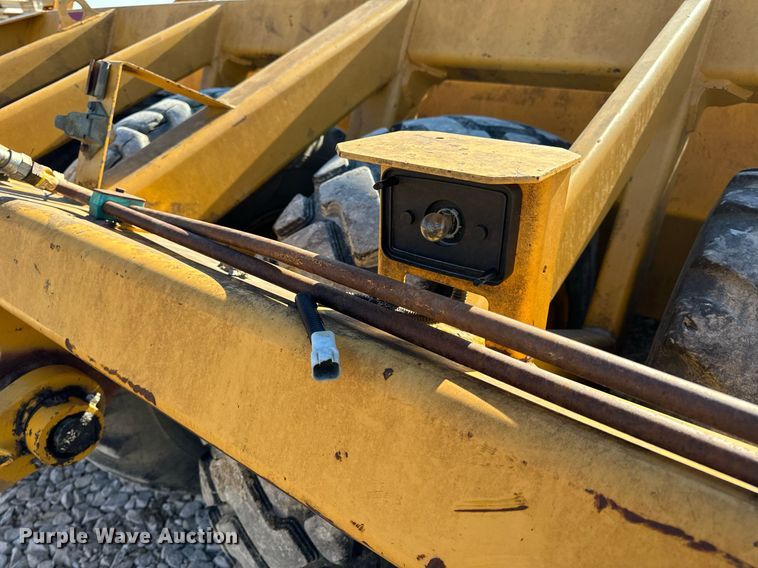 image for item DL4355 2006 John Deere 1814C scraper