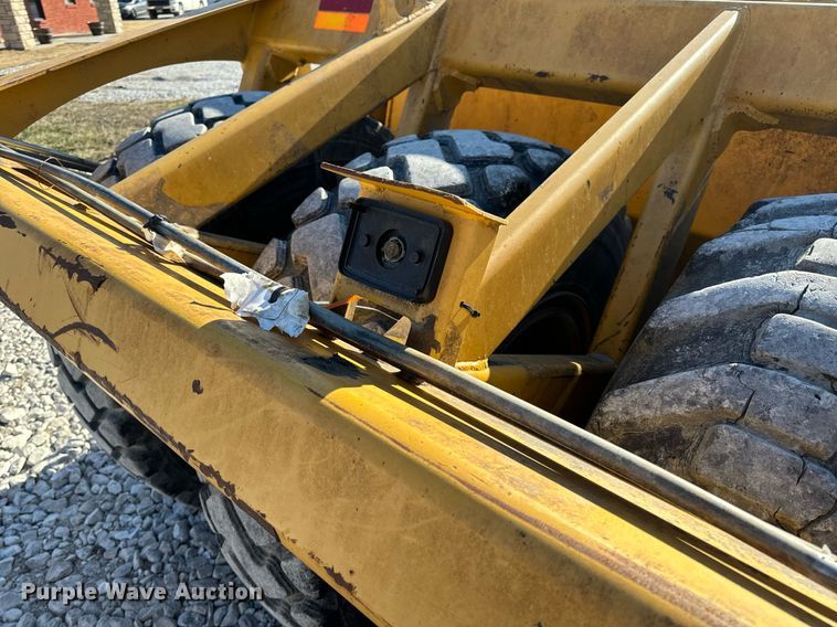 image for item DL4355 2006 John Deere 1814C scraper