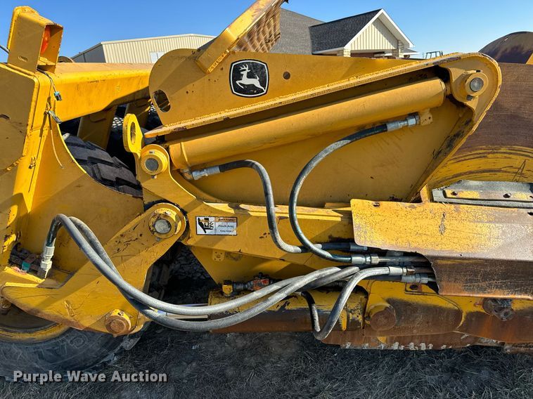 image for item DL4355 2006 John Deere 1814C scraper