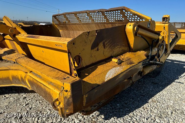 image for item DL4355 2006 John Deere 1814C scraper