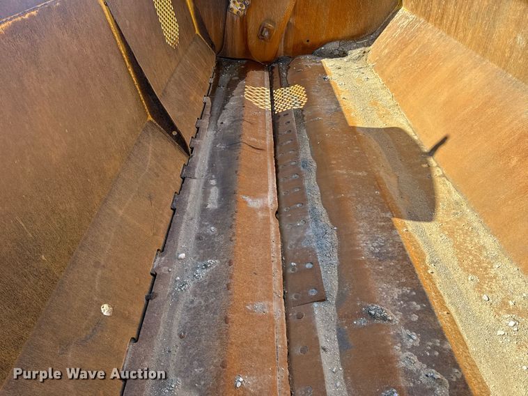 image for item DL4355 2006 John Deere 1814C scraper