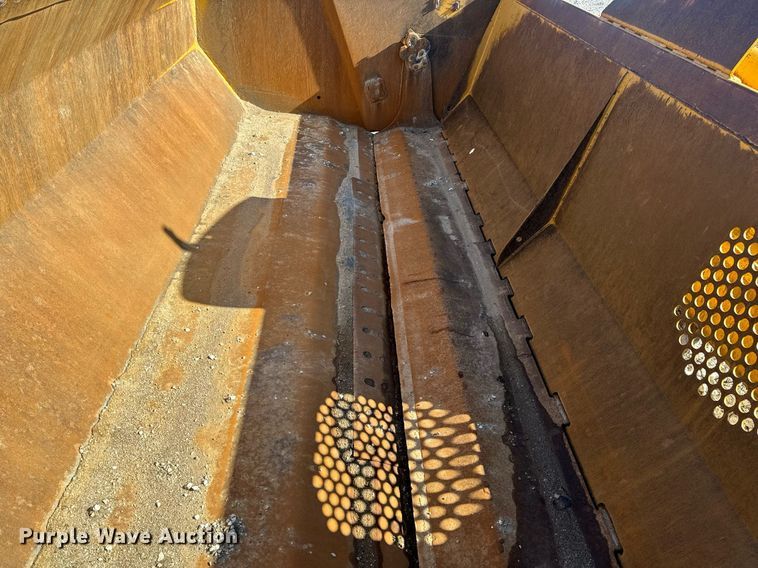 image for item DL4355 2006 John Deere 1814C scraper