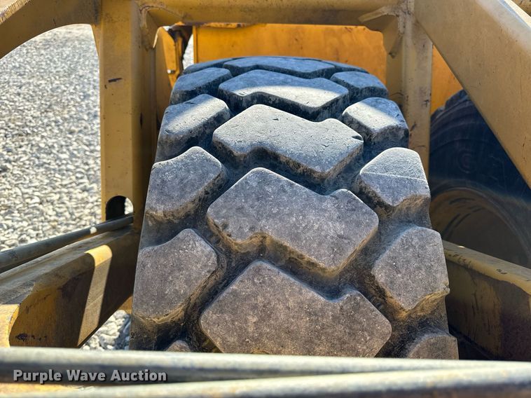 image for item DL4355 2006 John Deere 1814C scraper