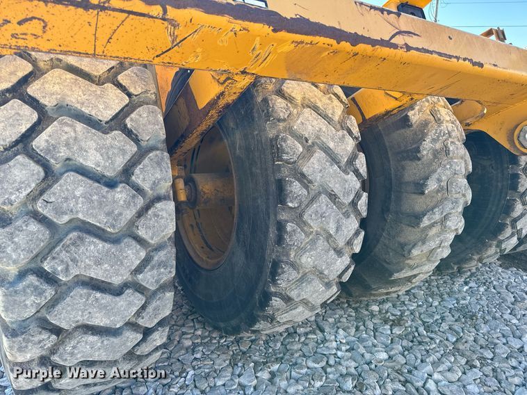 image for item DL4355 2006 John Deere 1814C scraper