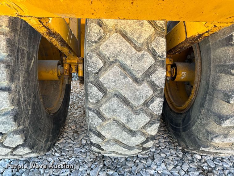 image for item DL4355 2006 John Deere 1814C scraper