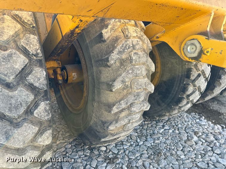 image for item DL4355 2006 John Deere 1814C scraper