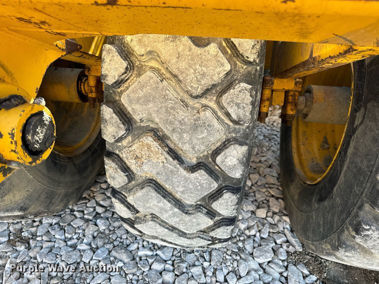 image for item DL4355 2006 John Deere 1814C scraper