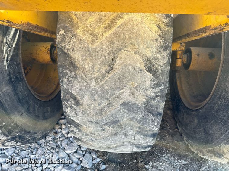 image for item DL4355 2006 John Deere 1814C scraper